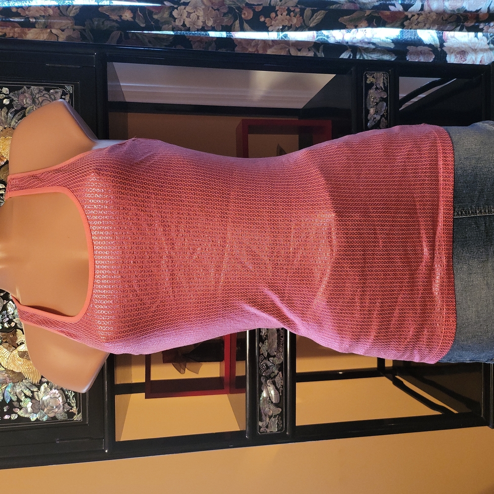 pink tank top